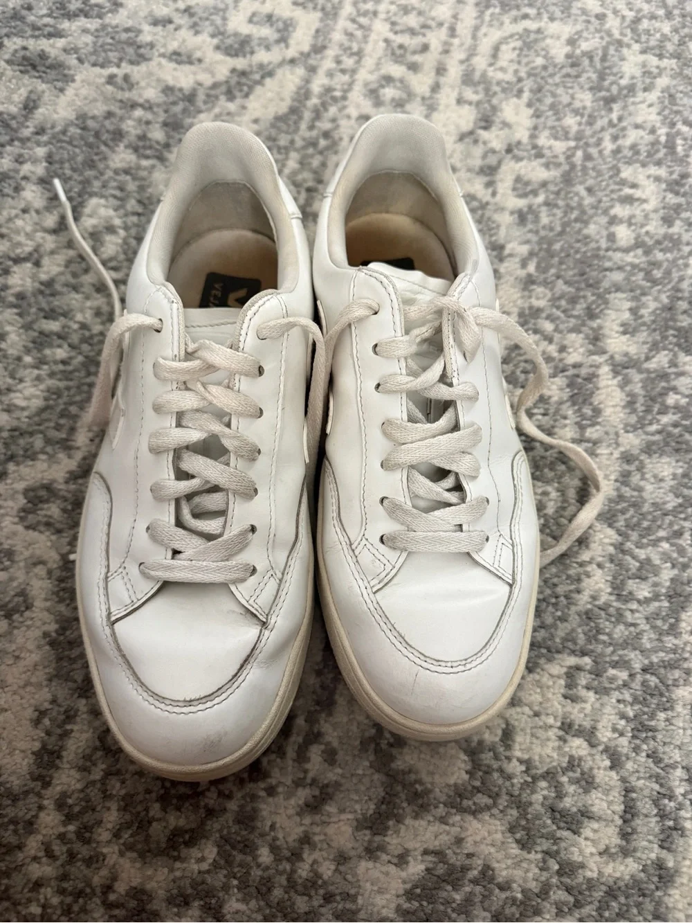 Veja Women's White Leather V 12 Low-Top Sneakers